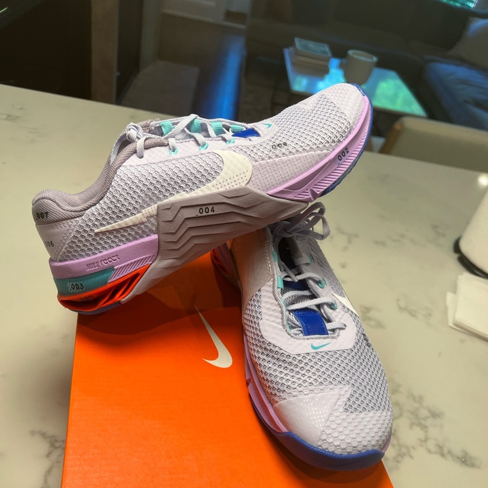 Women’s Nike Metcons Size 9 - brand new
